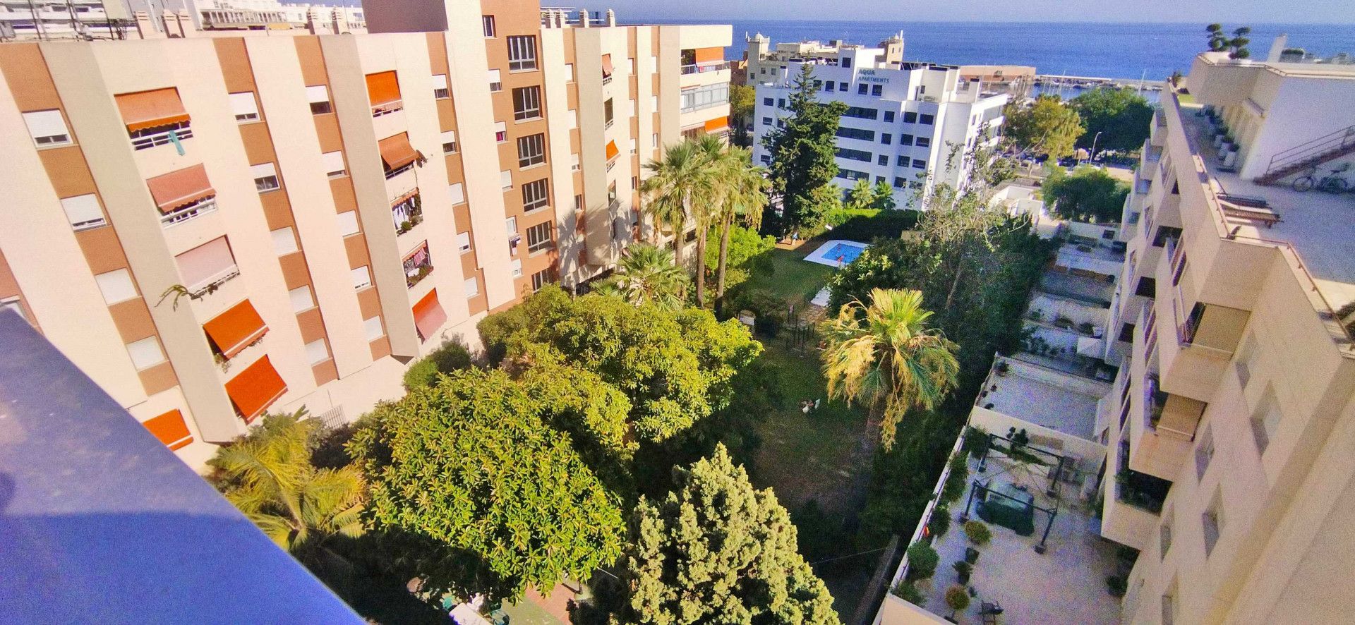 Exterior view of Flat for sale in Marbella  with Terrace, Swimming Pool and Community pool