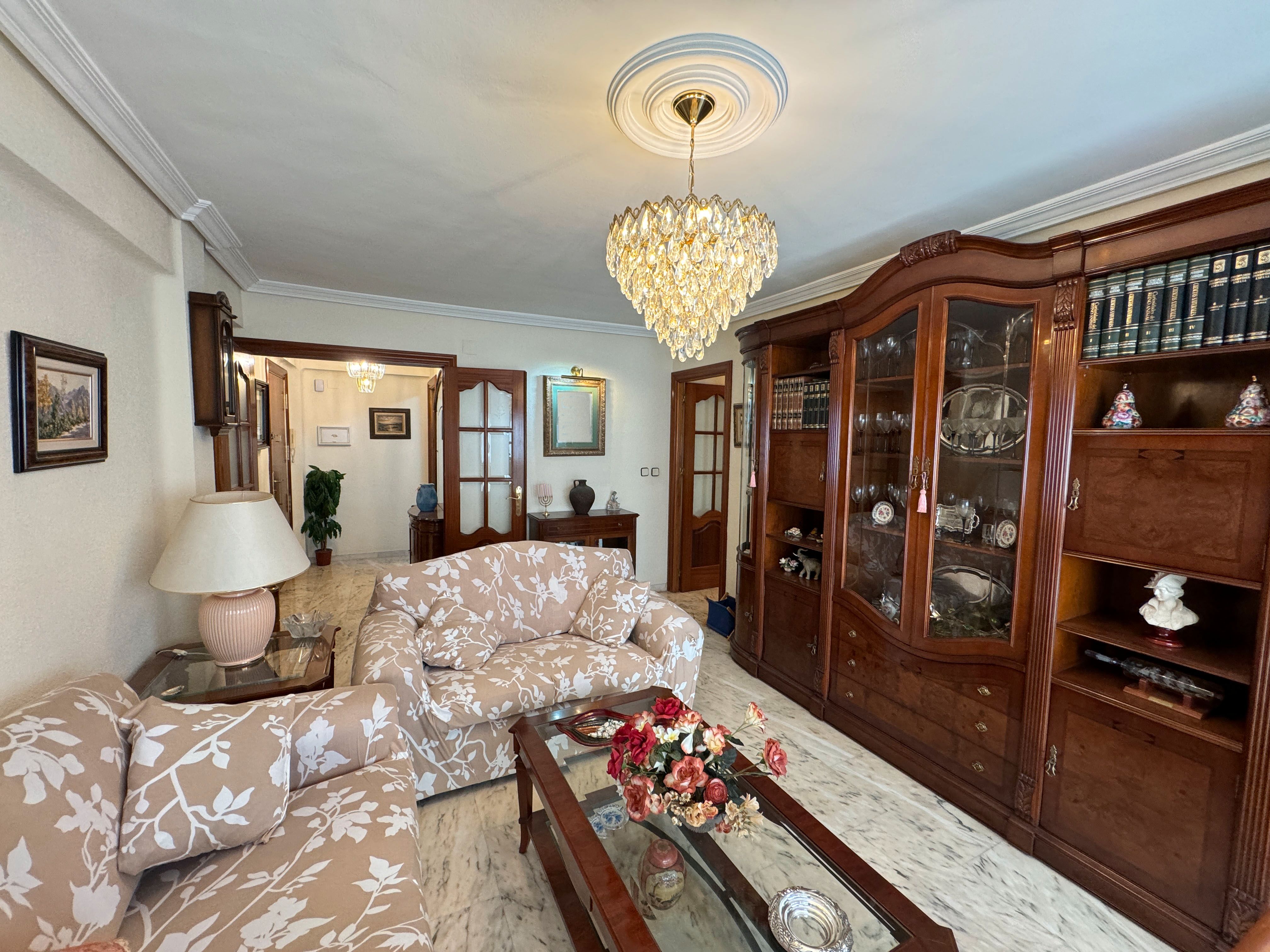 Apartament per a compartir a Calle Berrocal, Suárez