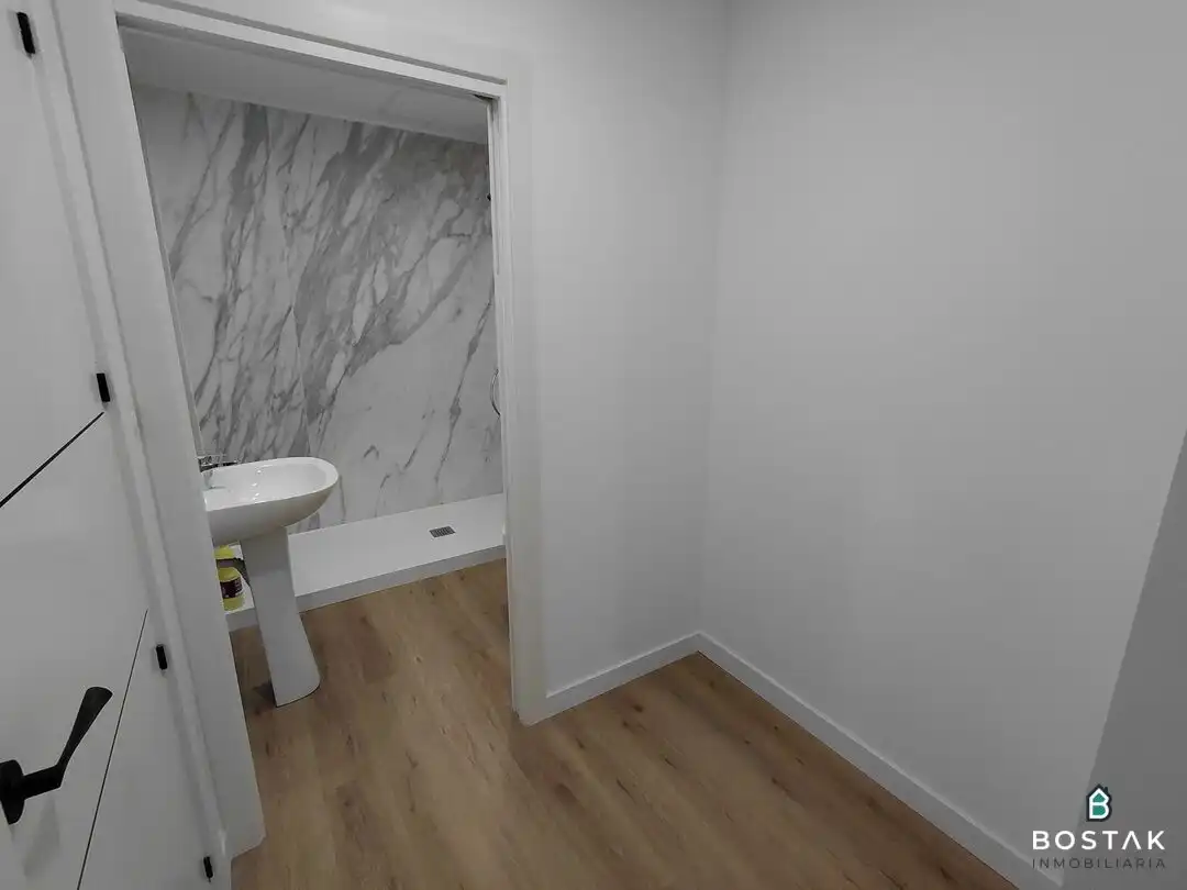 Bathroom of Flat for sale in Bilbao   with Heating and Balcony