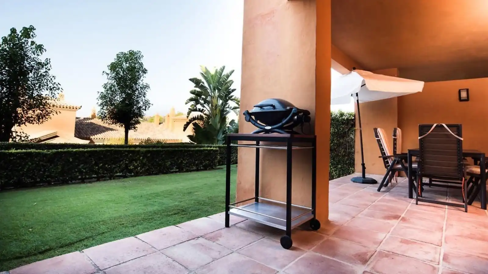 Terraza de Apartamento de alquiler en Estepona con Aire acondicionado, Calefacción y Jardín privado