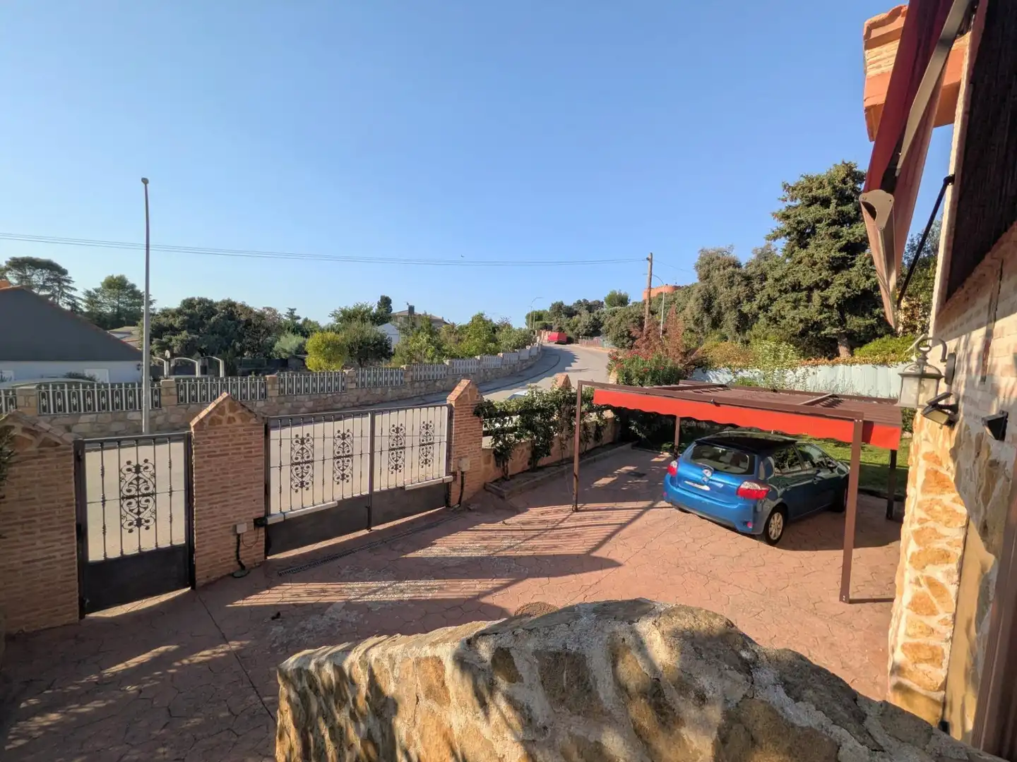 Vista exterior de Casa o xalet en venda en Valdeaveruelo amb Aire condicionat, Calefacció i Jardí privat