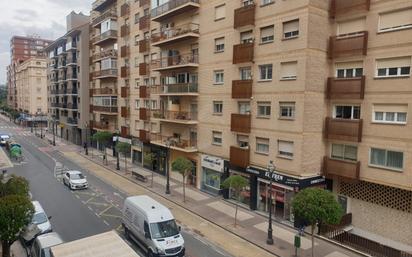 Vista exterior de Pis en venda en  Logroño amb Terrassa