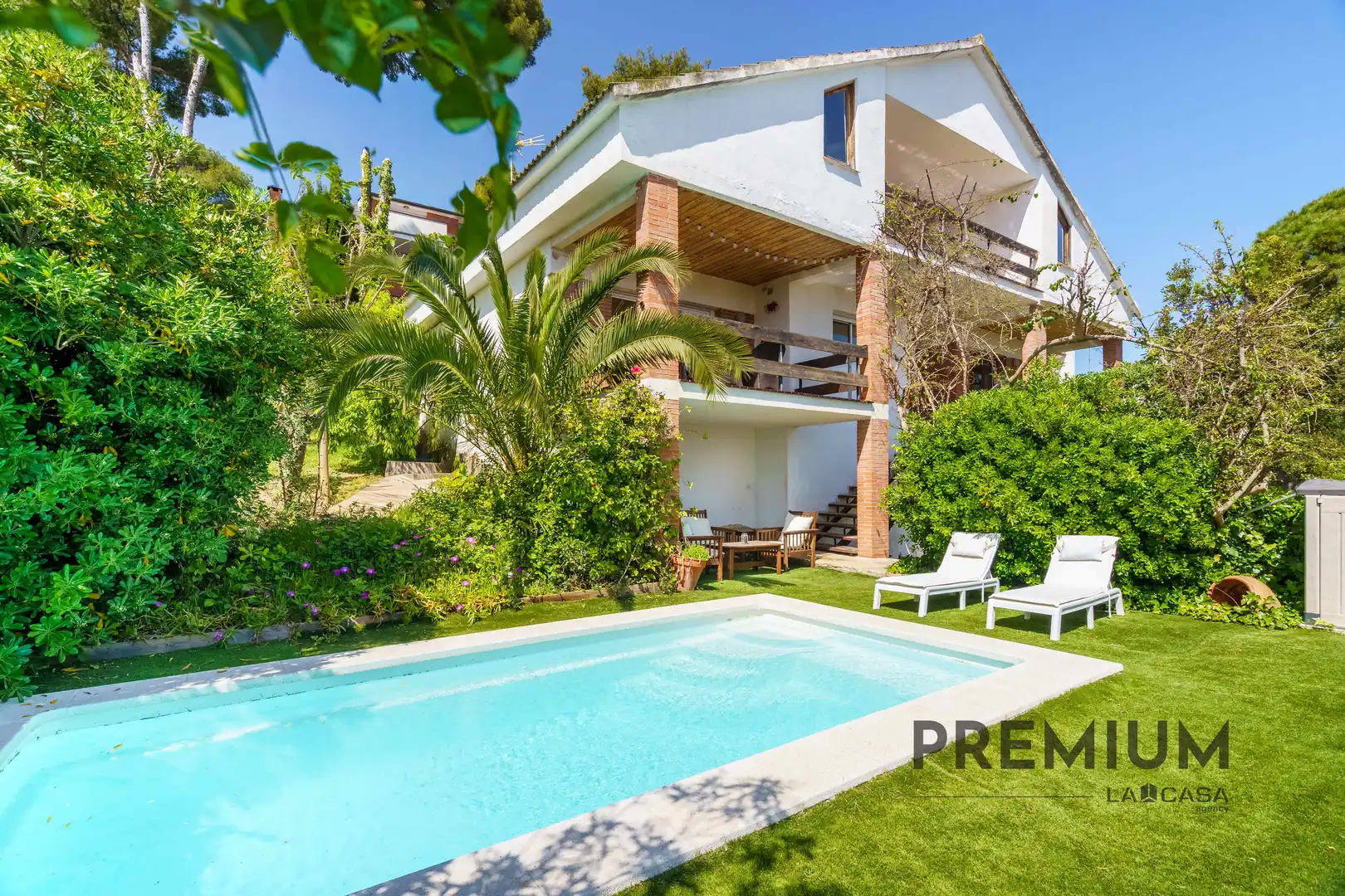 Vista exterior de Casa o xalet en venda en Castelldefels amb Calefacció, Traster i Piscina