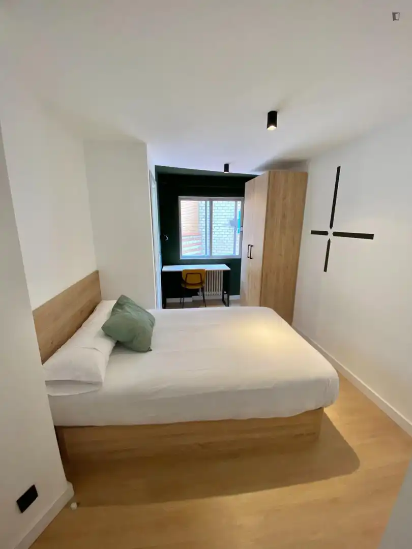 Dormitori de Apartament per a compartir en Madrid amb Calefacció, Moblat i Forn