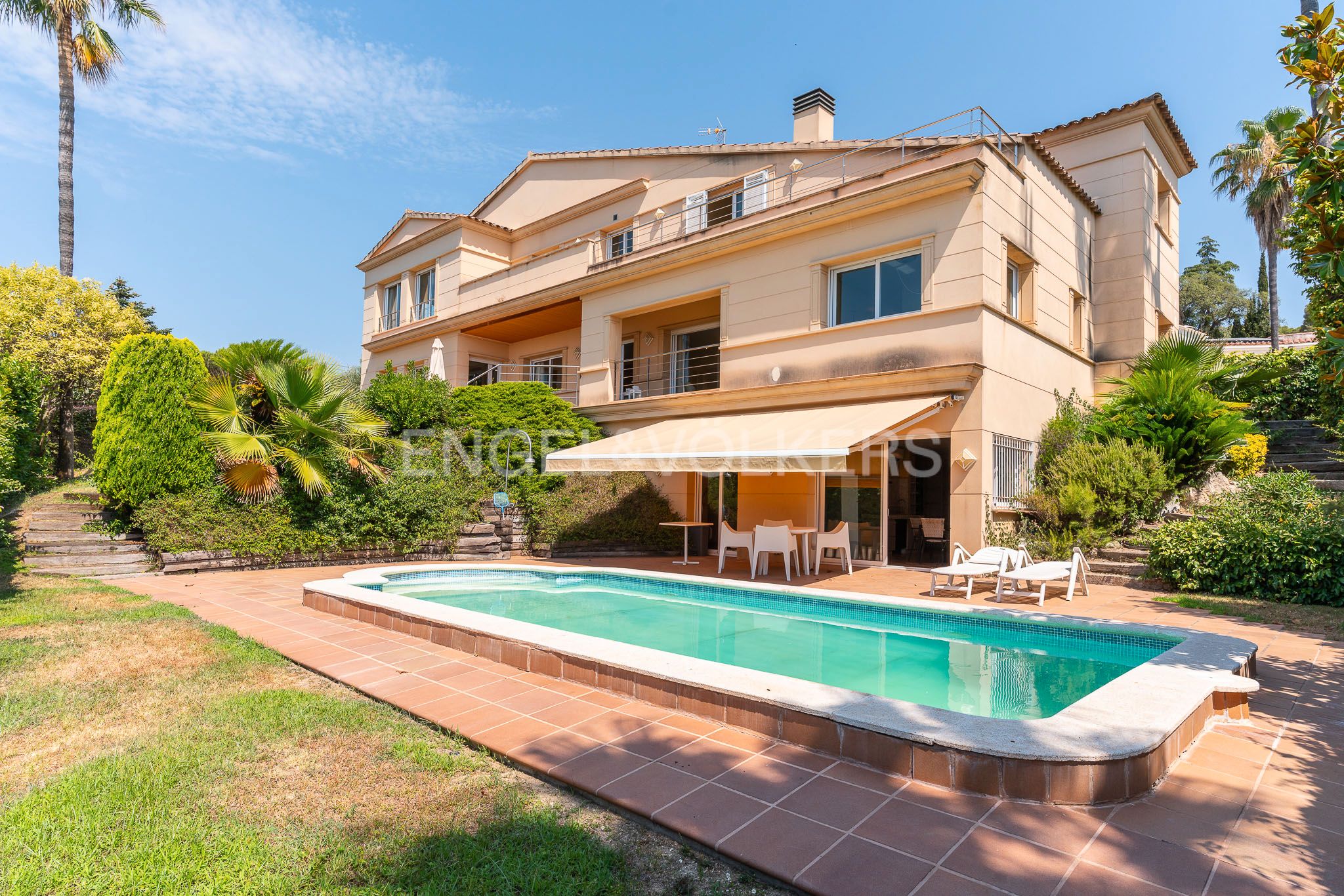 Exterior view of House or chalet to rent in Premià de Dalt  with Air Conditioner, Heating and Private garden