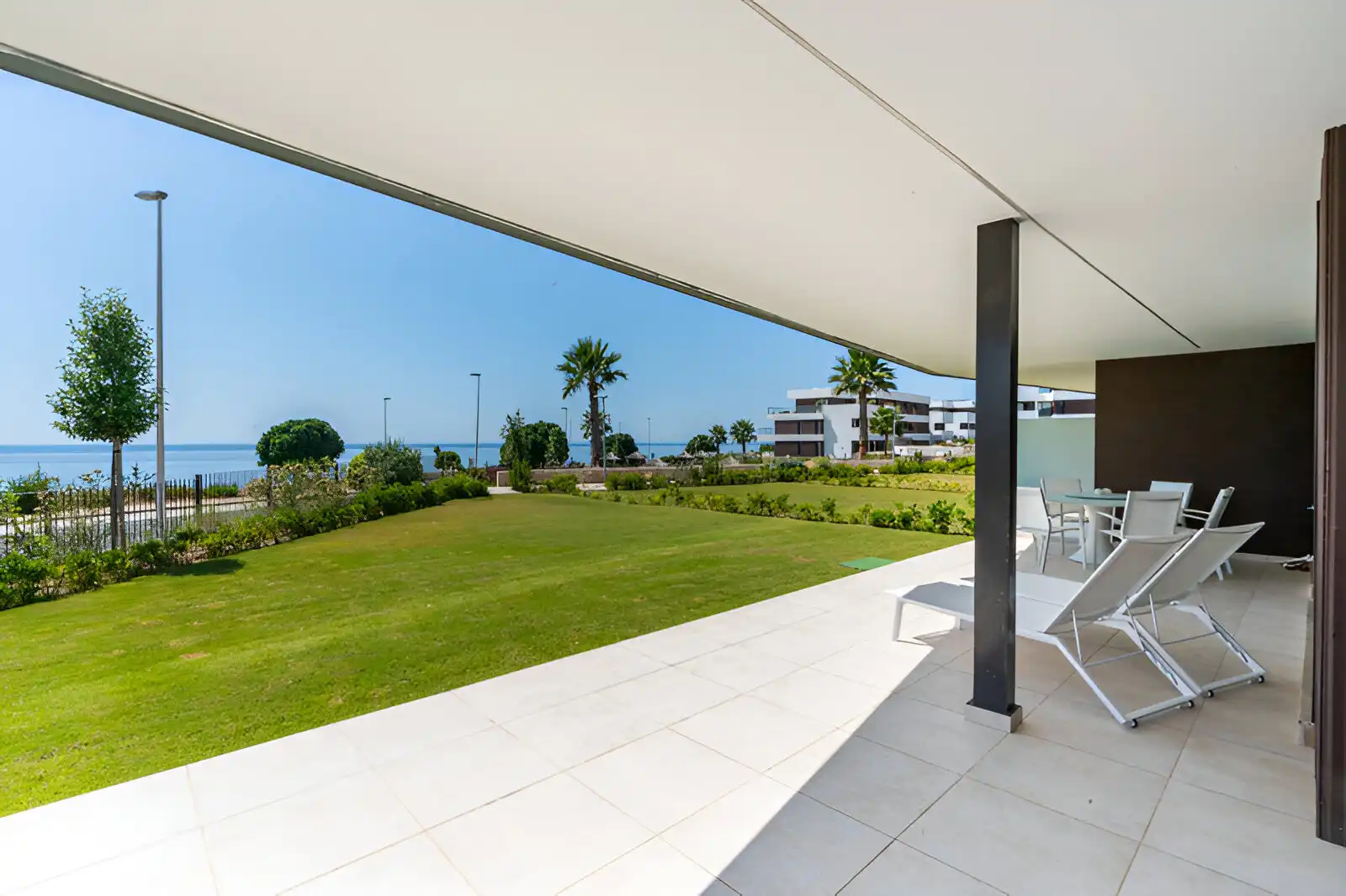 Terrasse von Erdgeschoss zum Verkauf in Casares mit Klimaanlage, Privatgarten und Terrasse