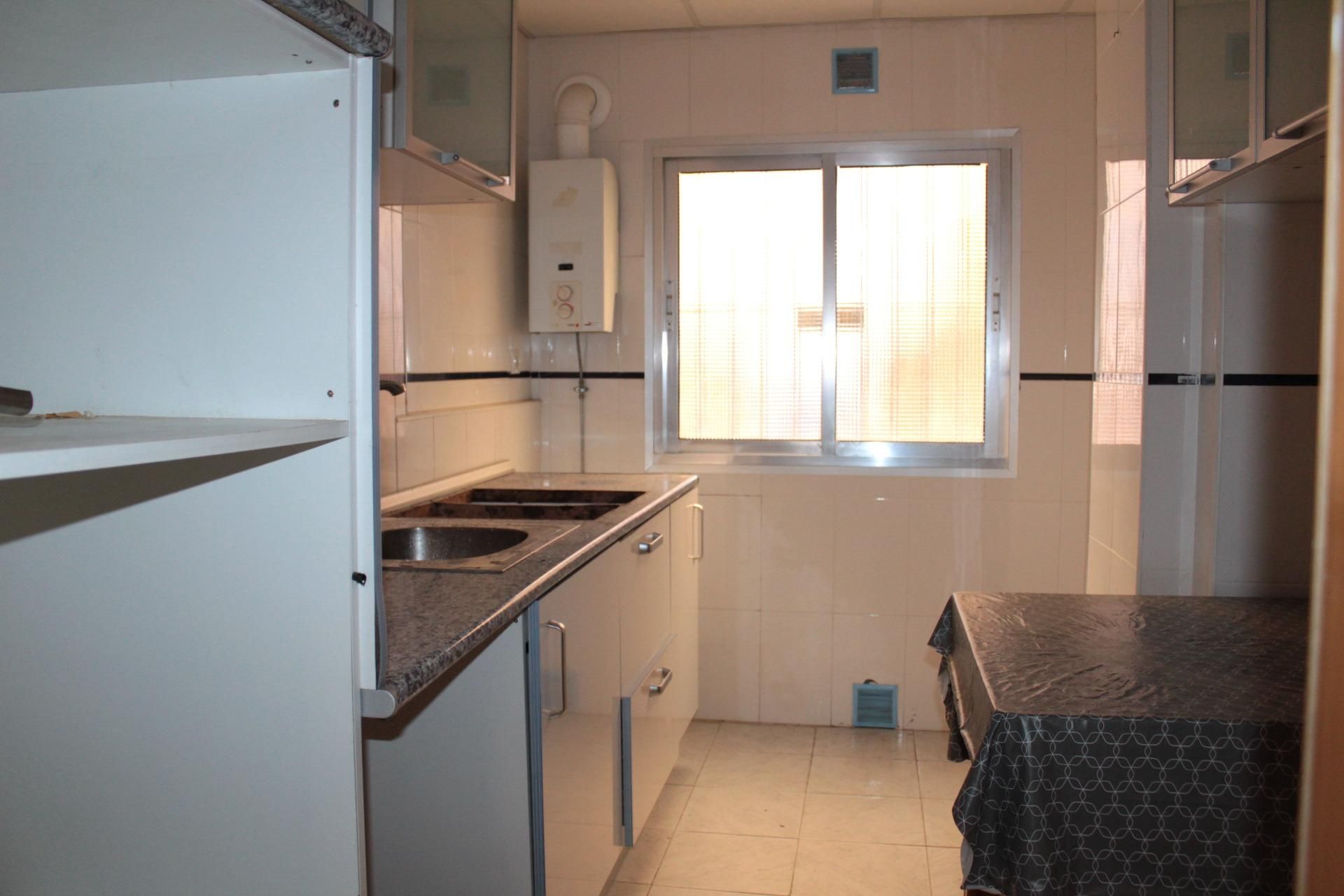 Kitchen of Flat for sale in  Sevilla Capital  with Air Conditioner
