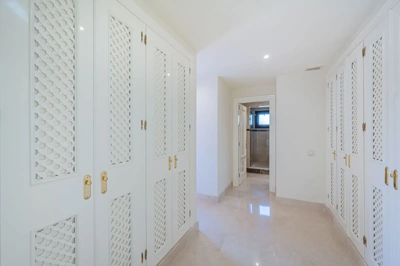 Ático en venta en Marbella con Terraza, Trastero y Piscina comunitaria