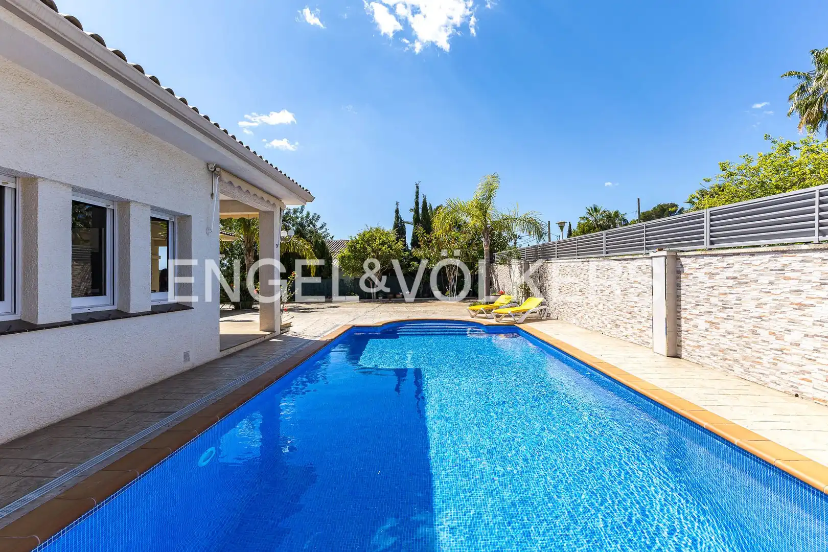 Exterior view of Houses for sale in Roda de Berà  with Air Conditioner, Heating and Private garden