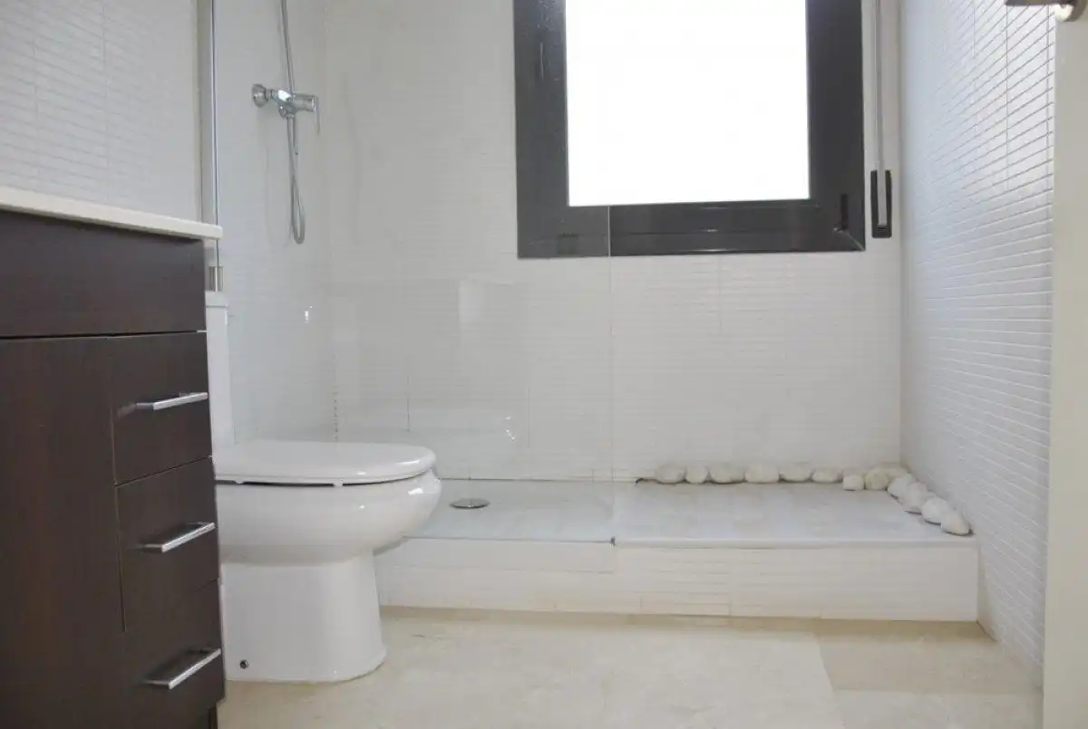 Bany de Casa o xalet en venda en Cunit amb Calefacció, Jardí privat i Parquet
