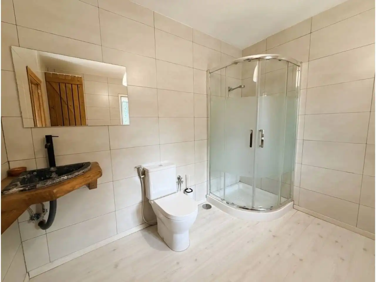Bany de Casa o xalet en venda en Cedillo del Condado amb Aire condicionat, Calefacció i Jardí privat