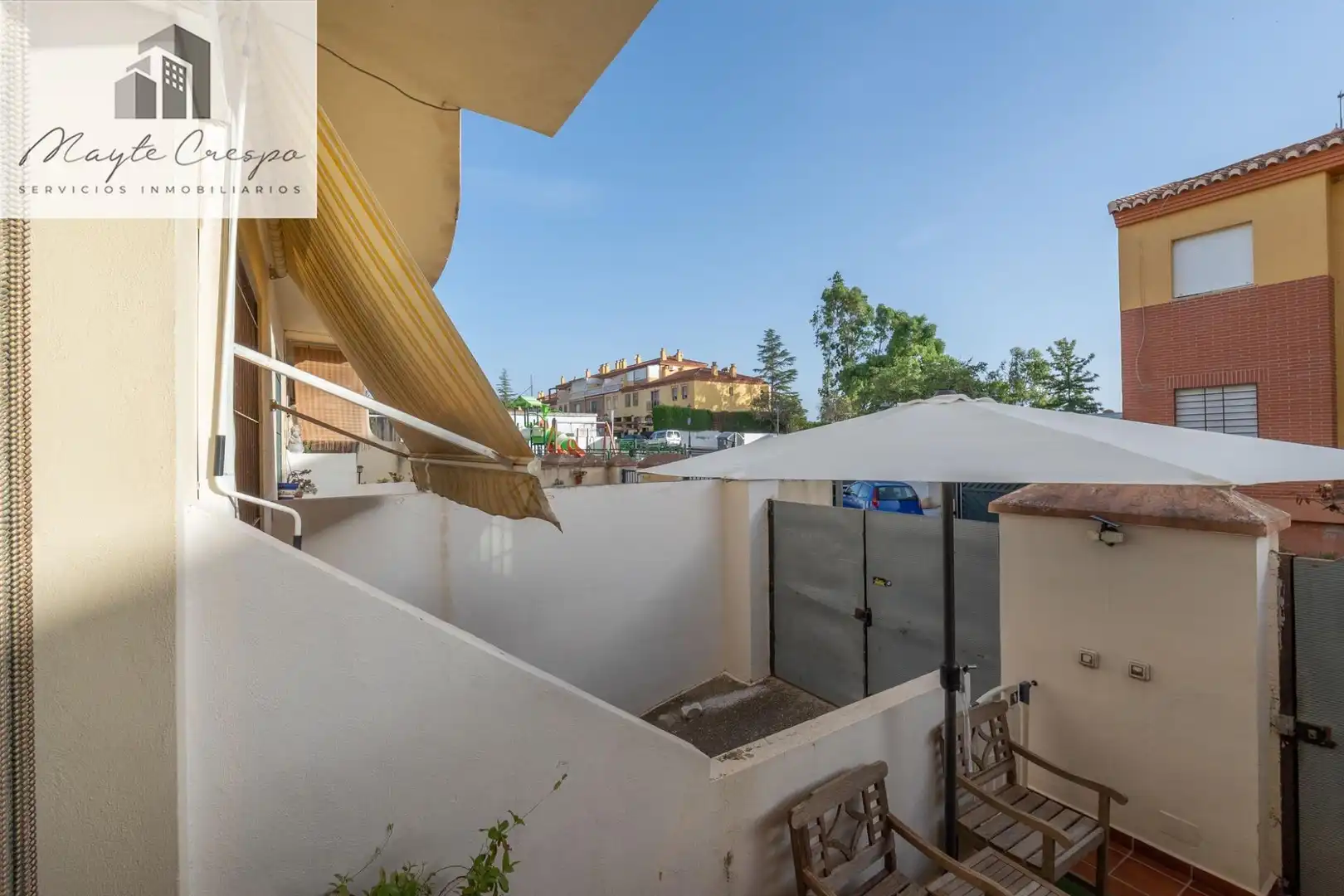 Terrasse von Einfamilien-Reihenhaus zum Verkauf in Ogíjares mit Klimaanlage und Gemeinschaftspool
