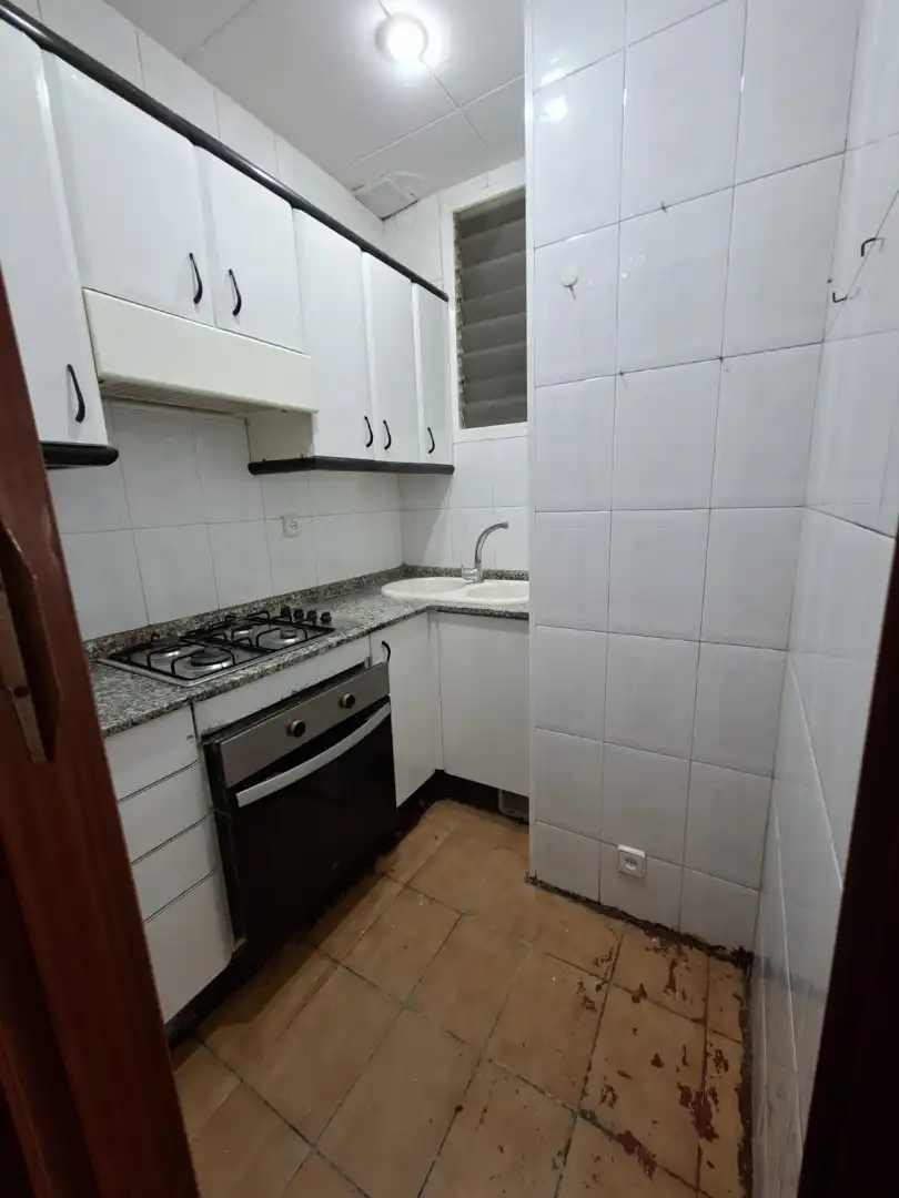 Kitchen of Flat for sale in L'Hospitalet de Llobregat  with Heating, Oven and Balcony