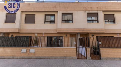 Foto 2 de Casa adosada en venda a Nuevo Centro, Sagunto / Sagunt