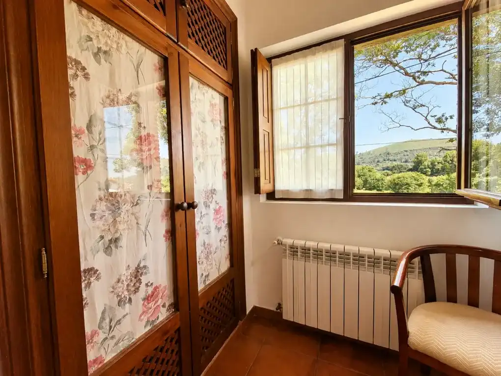 Dormitori de Casa o xalet en venda en Llanes amb Calefacció, Jardí privat i Terrassa
