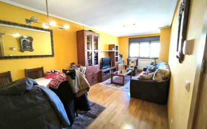 Sala d'estar de Apartament en venda en León Capital  amb Terrassa