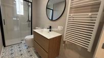 Bathroom of Flat for sale in  Logroño