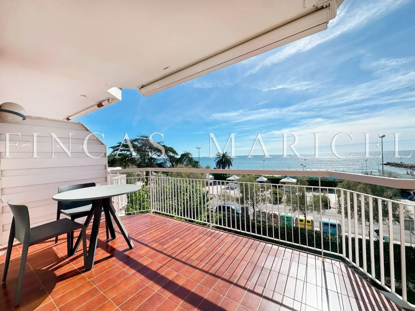 Terraza de Piso en venta en Can Girona - Terramar - Vinyet