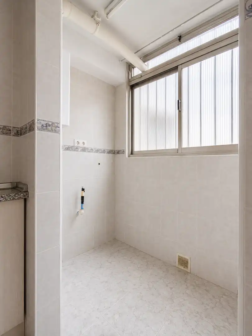 Badezimmer von Wohnungen zum Verkauf in Estepona mit Terrasse und Balkon