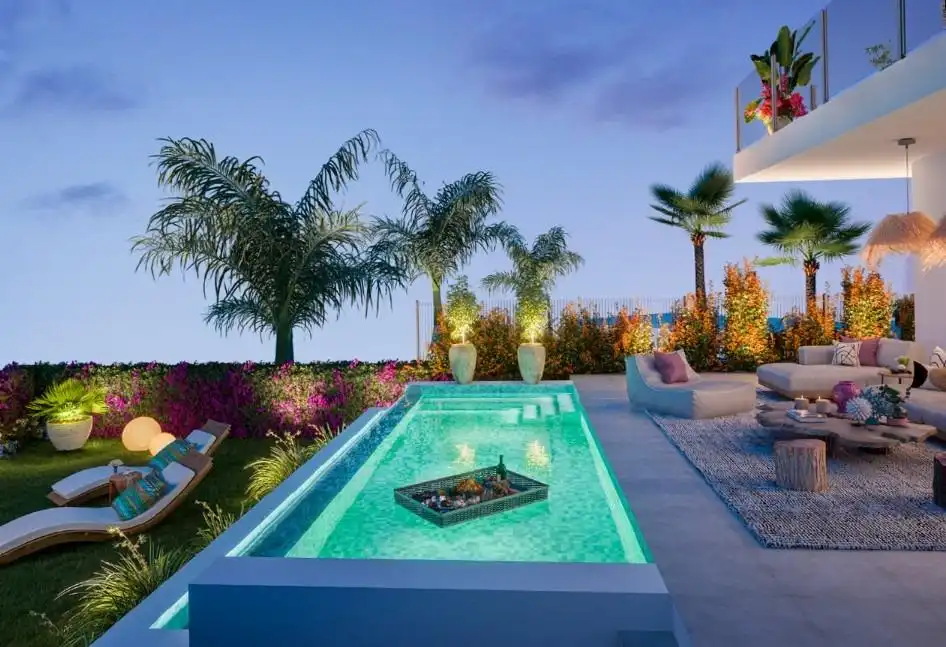 Adosado con piscina en venta en El Faro de Calaburra - Chaparral, imagen 10