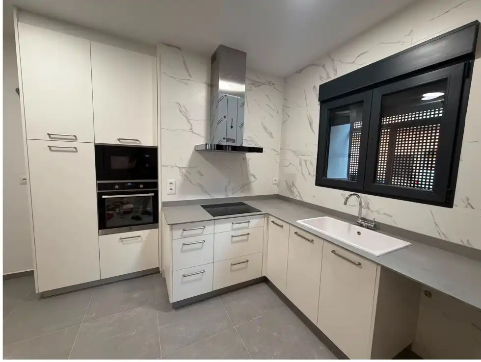 Cocina de Planta baja en venta en Benaguasil con Horno