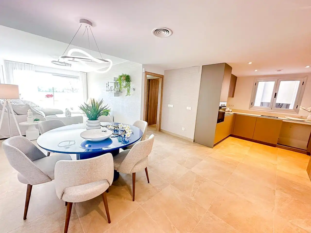 Menjador de Apartament en venda en Estepona amb Aire condicionat, Calefacció i Terrassa