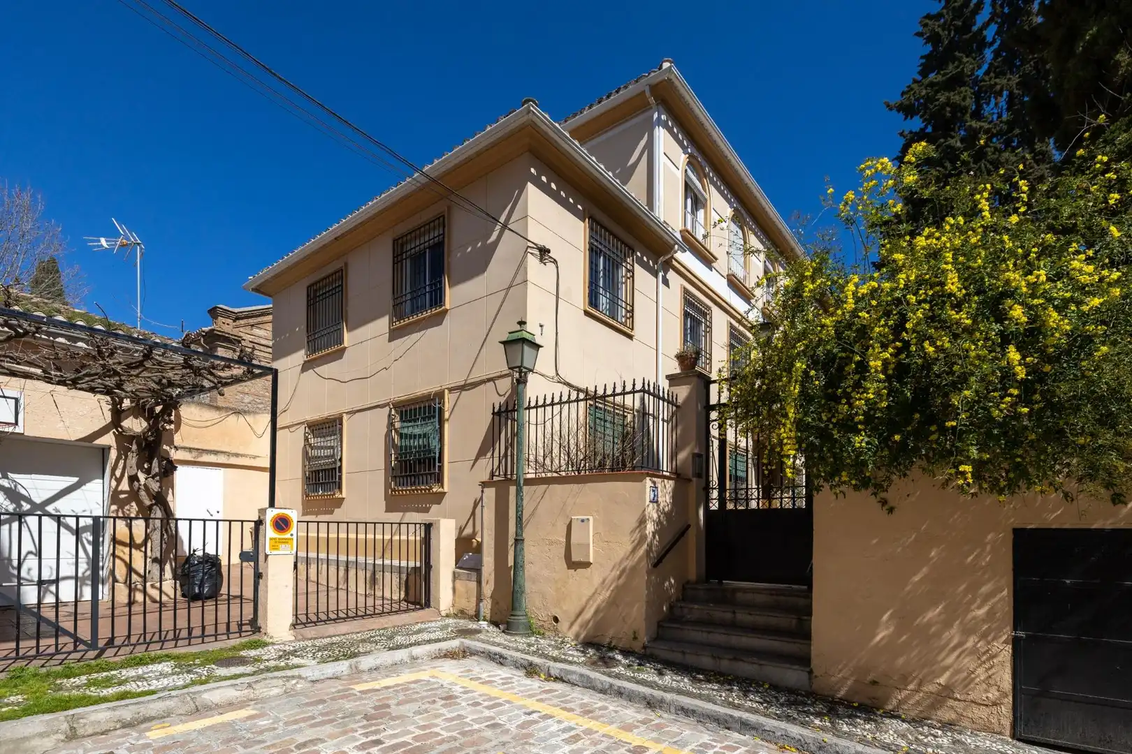 Exterior view of Flat for sale in  Granada Capital  with Heating, Private garden and Terrace