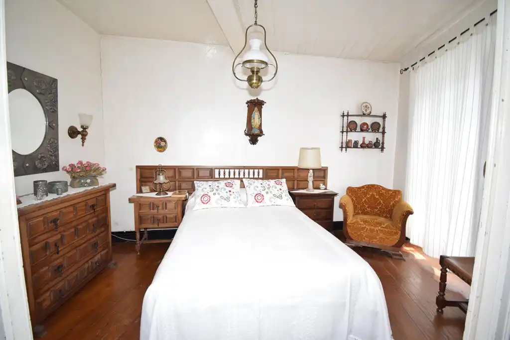 Habitación de Casa adosada en venta en Pontedeume con Calefacción y Jardín privado