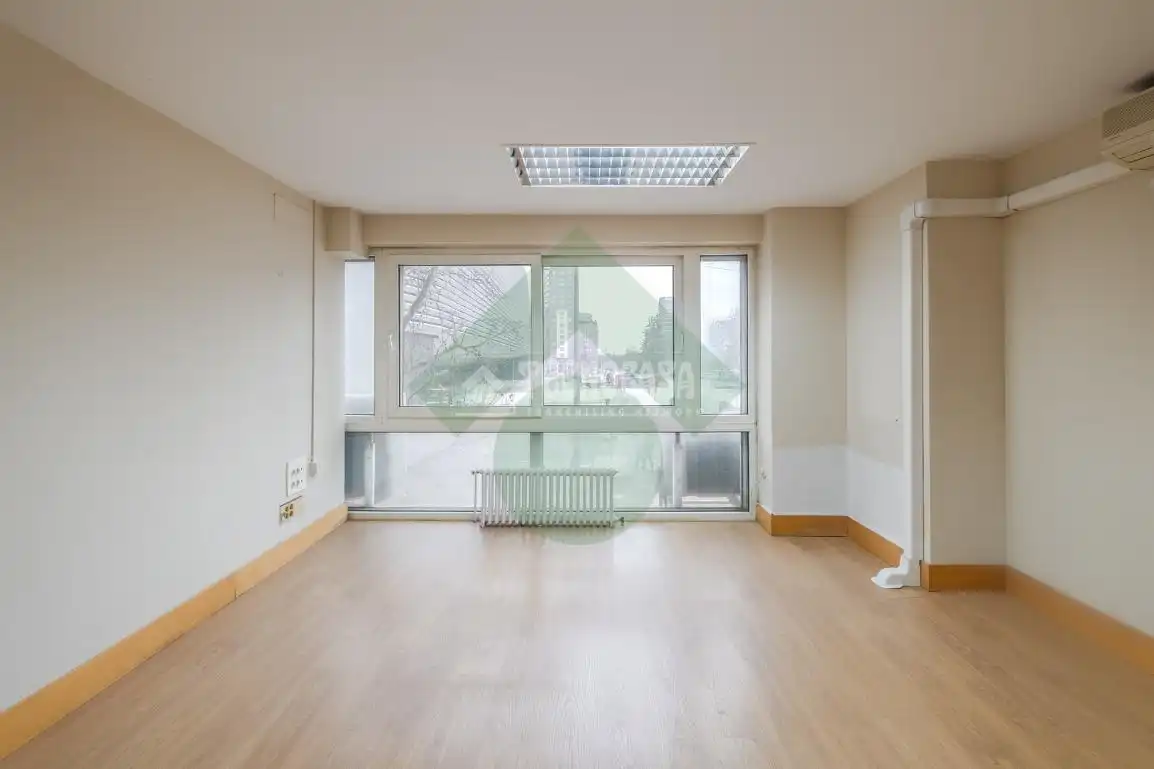 Büro zur Miete in Madrid mit Klimaanlage und Heizung