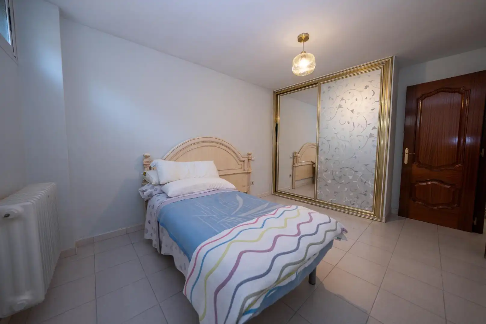 Habitación de Casa adosada en venta en Leganés con Aire acondicionado, Calefacción y Jardín privado