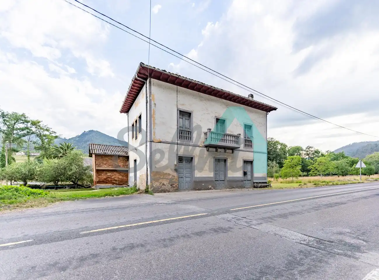 Vista exterior de Casa o chalet en venta en Salas con Calefacción, Jardín privado y Parquet