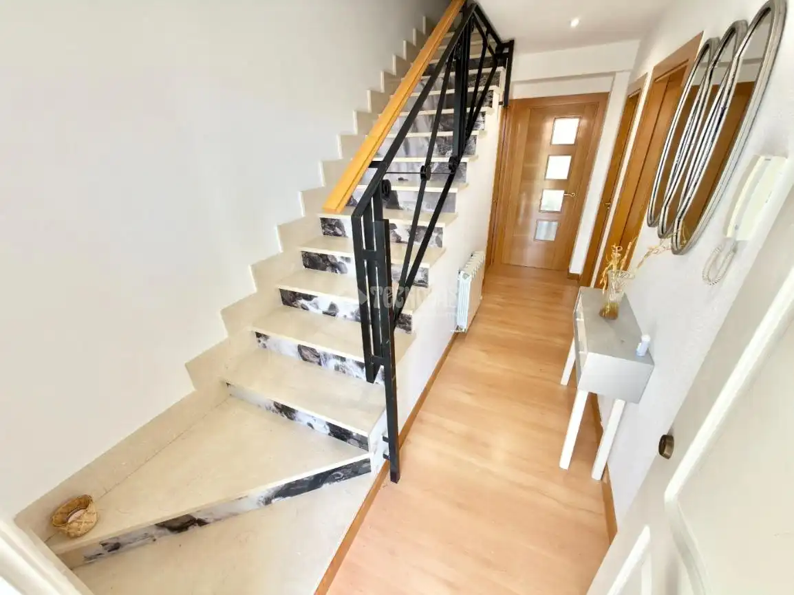 Casa adosada en venta en Cabanillas del Campo con Calefacción, Parquet y Trastero