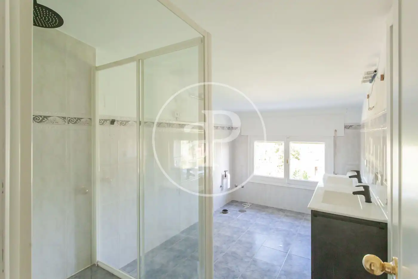 Bathroom of Houses for sale in Villanueva de la Cañada  with Air Conditioner, Heating and Private garden