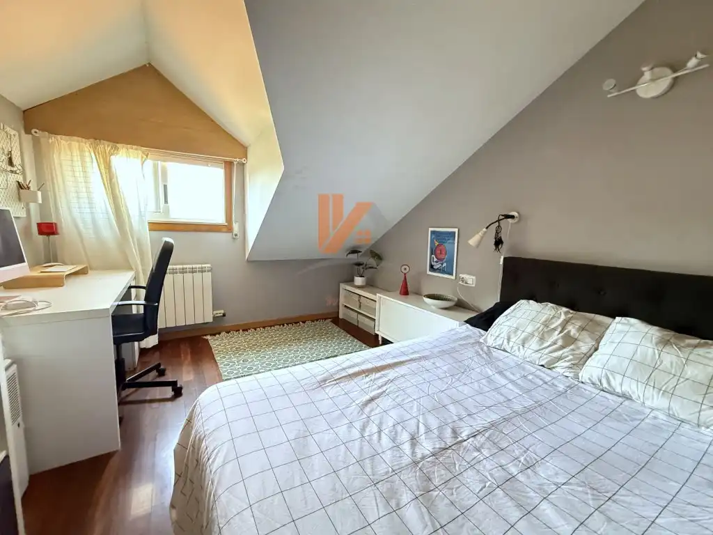 Schlafzimmer von Maisonette zum Verkauf in Ames mit Möbliert