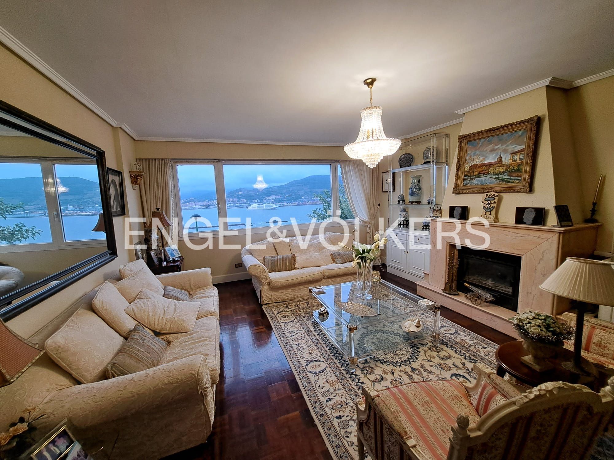 Sala d'estar de Casa adosada en venda en Getxo  amb Calefacció, Jardí privat i Terrassa