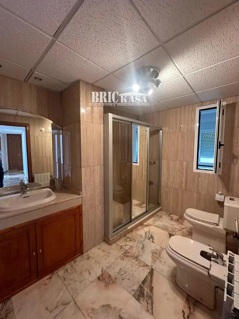Bathroom of Flat for rent in Cáceres  with Air Conditioner, Heating and Terrace
