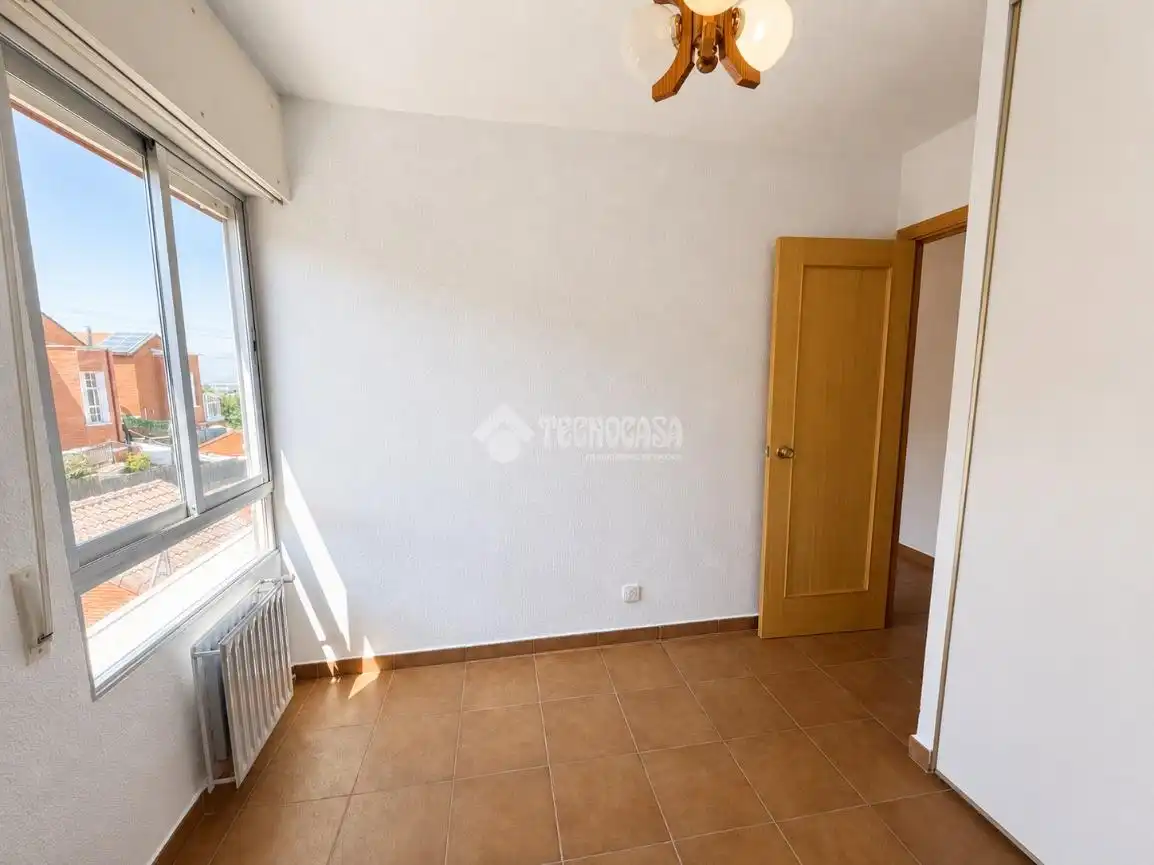 Dormitori de Casa adosada en venda en Collado Villalba amb Calefacció, Traster i Alarma