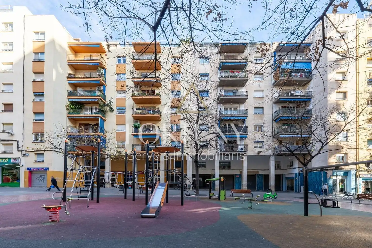 Flat with lift for sale in de la Sardana 10
