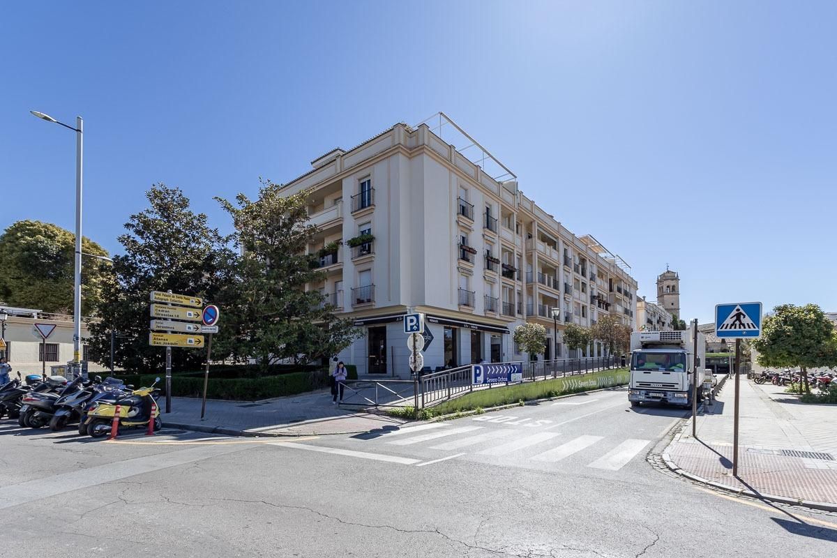 Exterior view of Premises for sale in  Granada Capital  with Air Conditioner