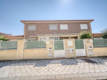 Casa bifamiliare in vendita a Laguna de Duero