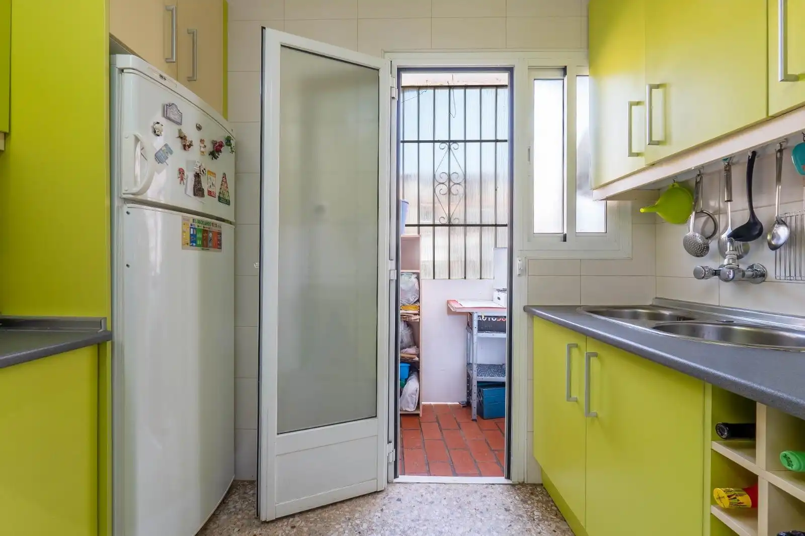 Kitchen of Flat for sale in Granada  with Air Conditioner, Heating and Terrace