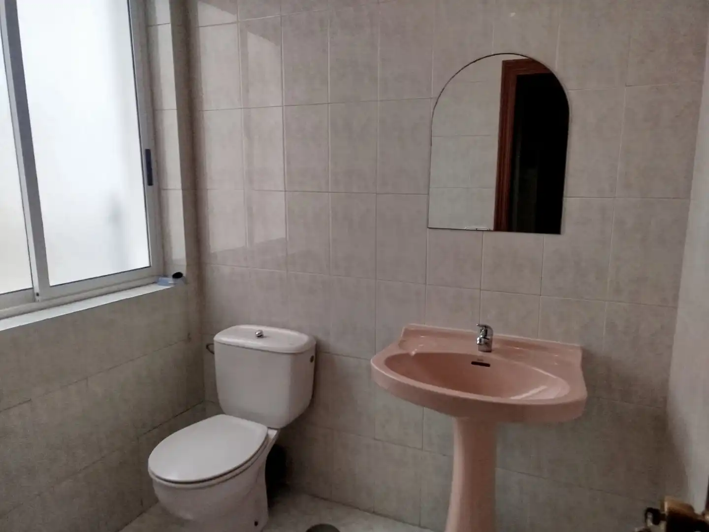 Badezimmer von Büro zur Miete in Santander