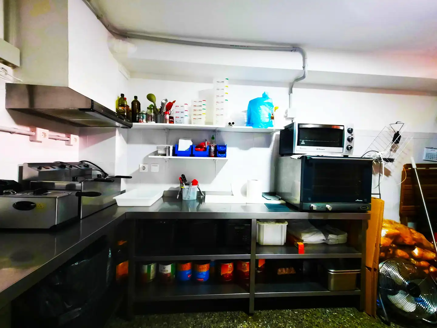 Cocina de Local en venta en Marbella con Aire acondicionado