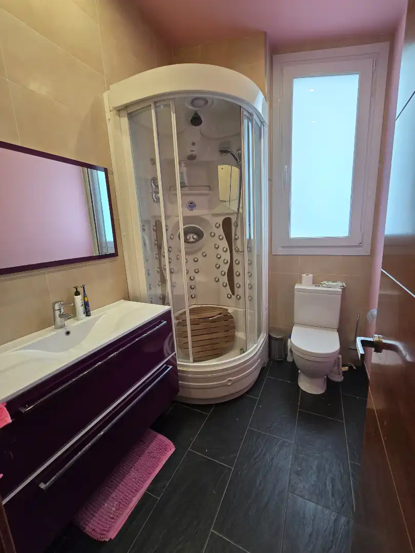 Badezimmer von Haus oder Chalet zum Verkauf in Bareyo mit Heizung, Privatgarten und Terrasse