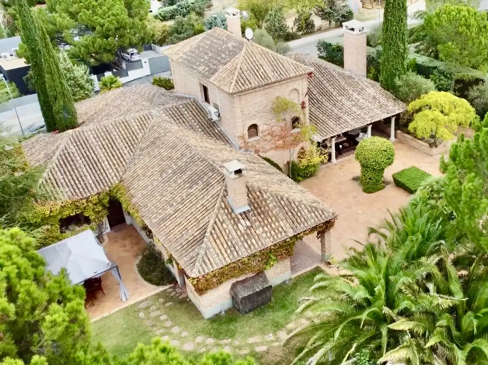 Vista exterior de Casa o chalet en venta en Las Rozas de Madrid con Aire acondicionado, Calefacción y Jardín privado