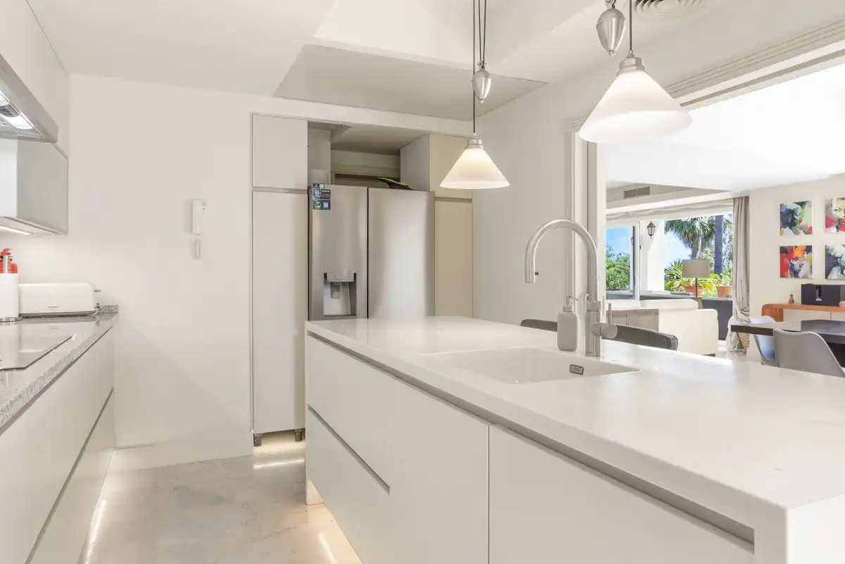Cocina de Casa o chalet en venta en Manilva con Aire acondicionado, Jardín privado y Terraza