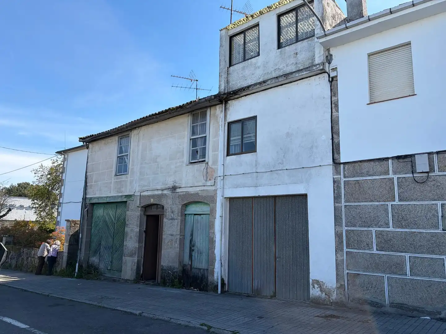Vista exterior de Casa adosada en venda en A Pobra de Trives  amb Moblat, Rentadora i Microones