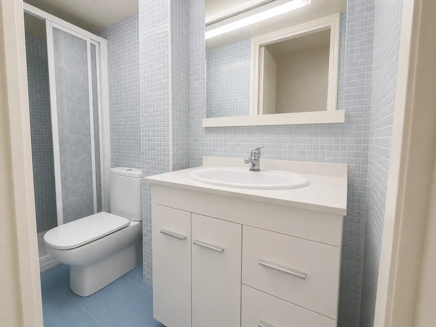 Badezimmer von Maisonette zum Verkauf in Barcelona mit Möbliert