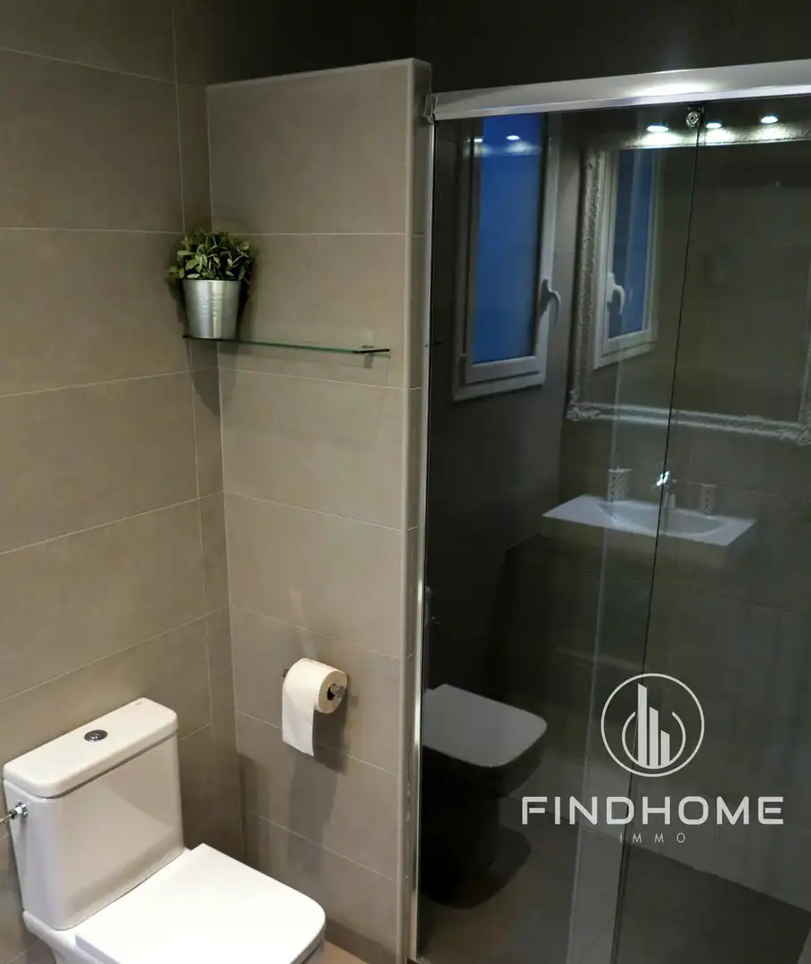 Bathroom of Flat for sale in Olot  with Air Conditioner, Heating and Terrace