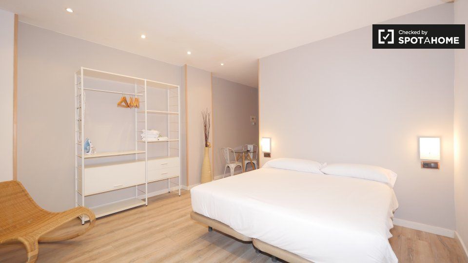 Flat to rent in Barri Gòtic